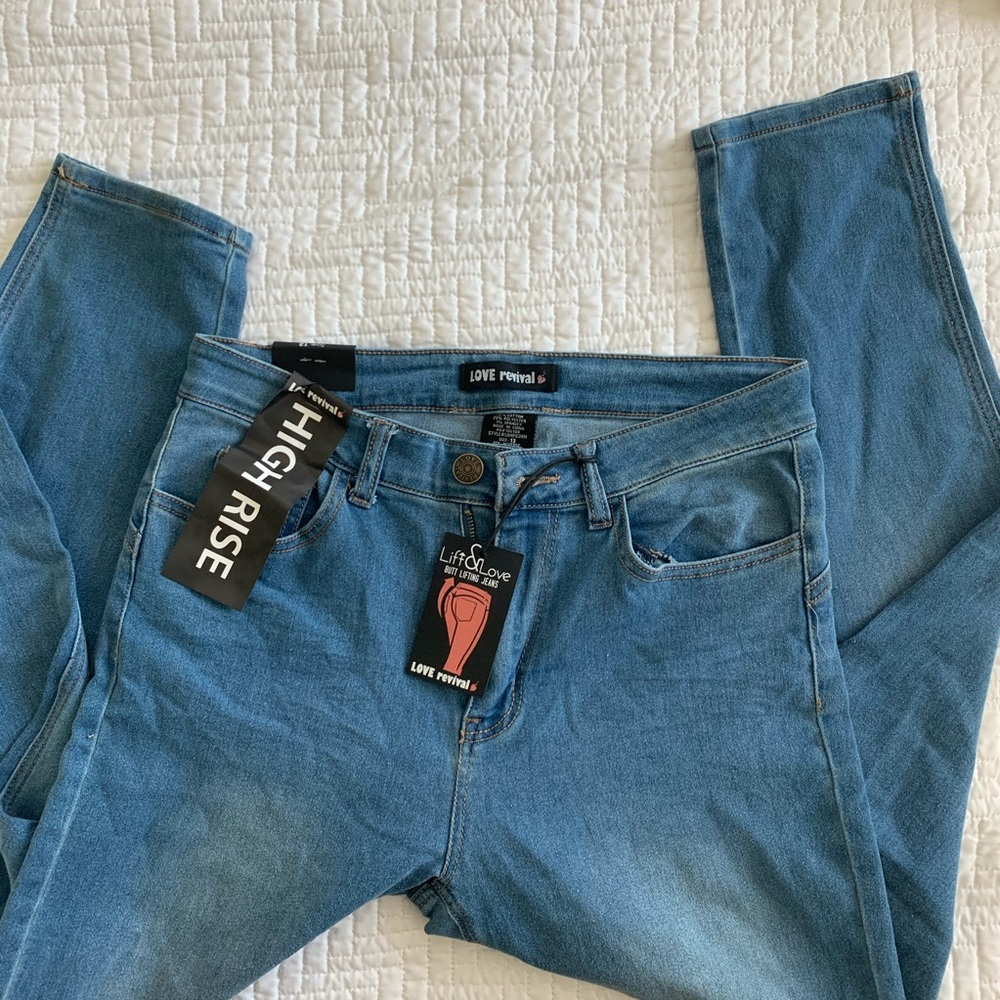 Light wash high rise skinny jeans
